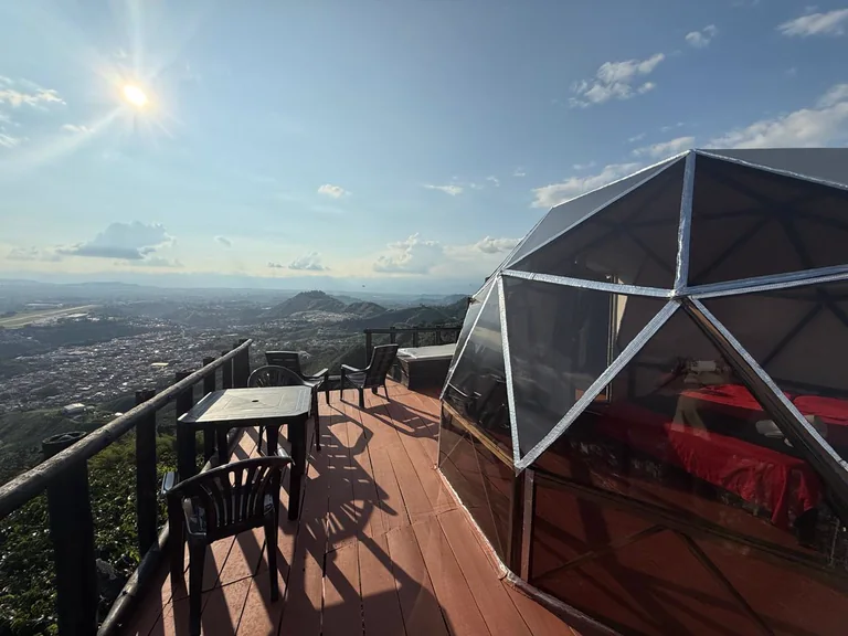 Vista diurna de Pereira desde la terraza de La Kumbre.